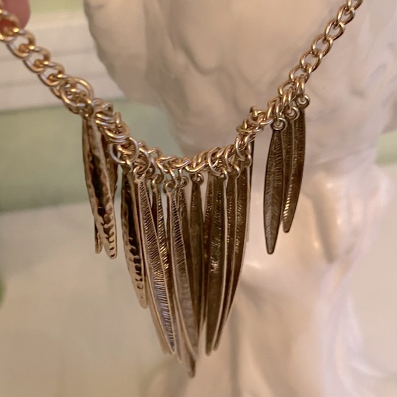 Boho Hold Feather 🪶Native-American Vibe Necklace For versatile Dressy to Casual - Picture 6 of 7